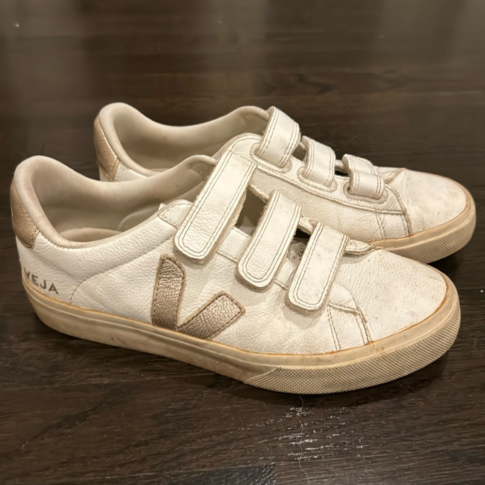 VEJA Velcro sneakers with rose gold logo size 39